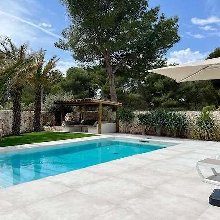 Wallis Heated Pool